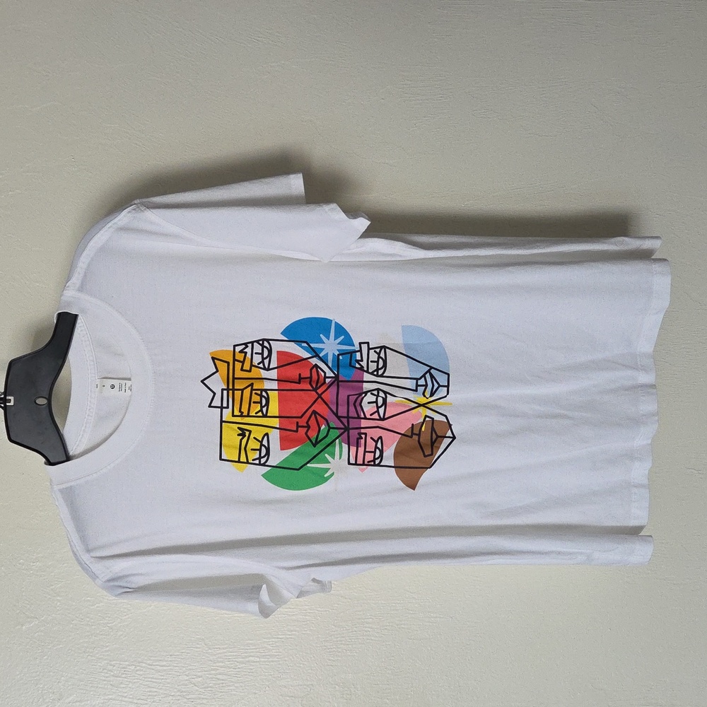 LULULEMON TSHIRT